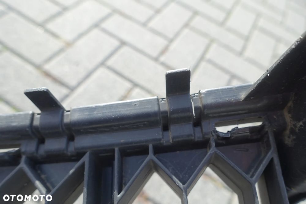 KRATKA ŚRODKOWA ZDERZAKA SUPERB III LIFT 19r. - 3