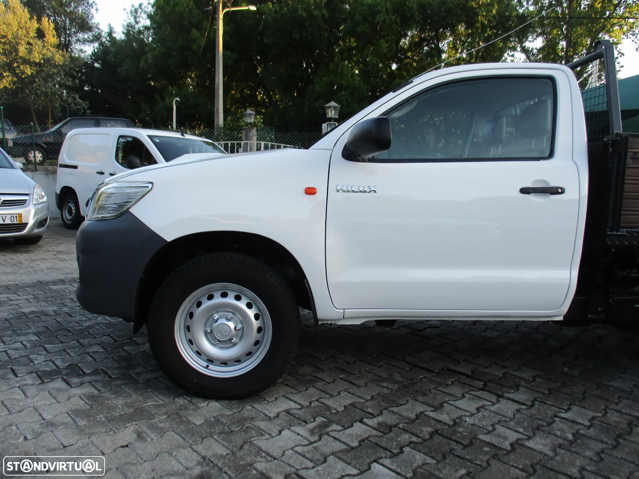 Toyota HILUX - 13