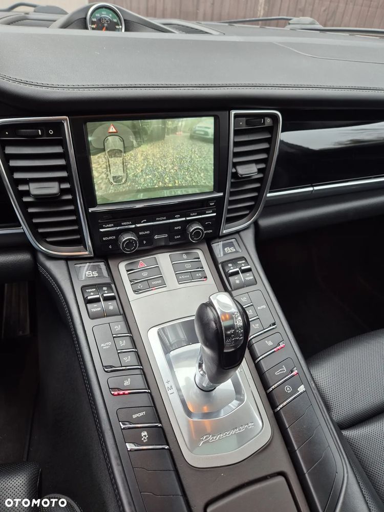 Porsche Panamera - 40