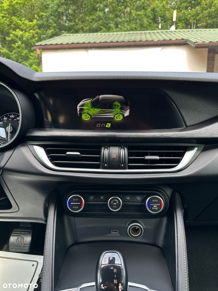 Alfa Romeo Stelvio - 13