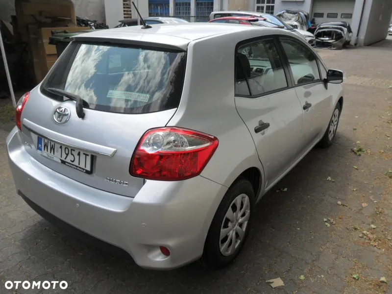 Toyota Auris 1.4 D-4D Luna - 2