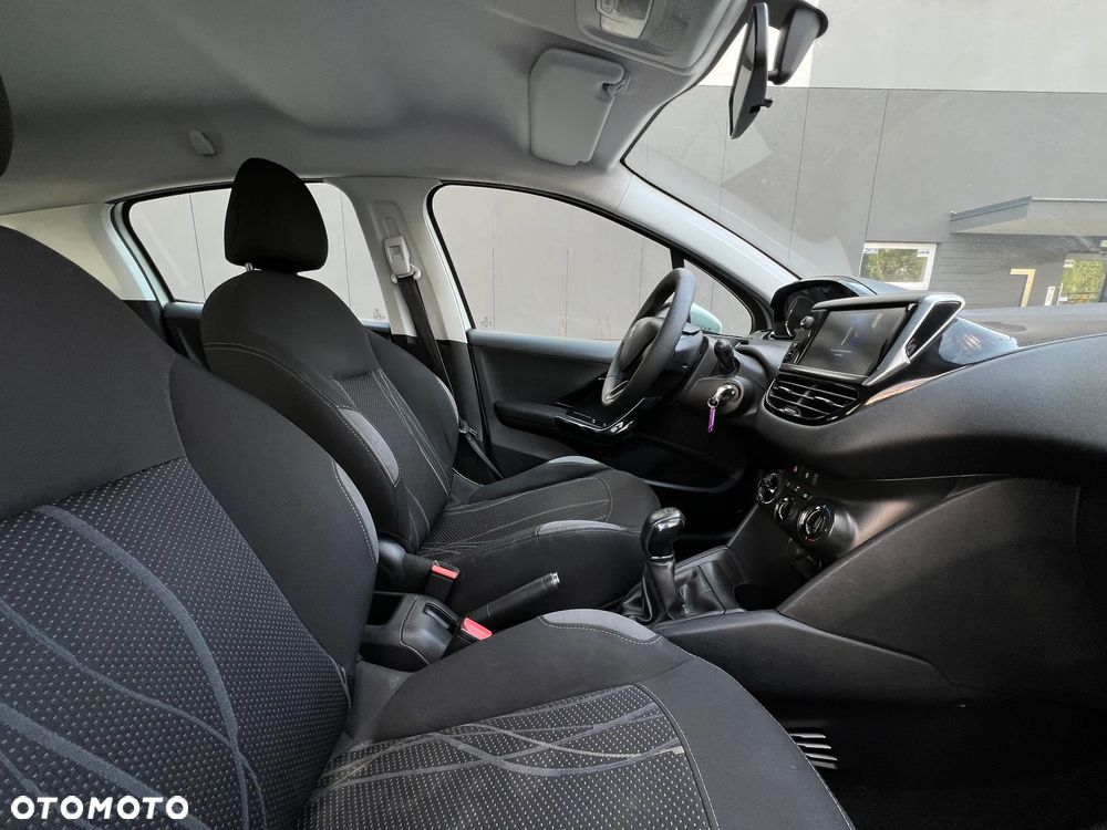 Peugeot 208 - 11