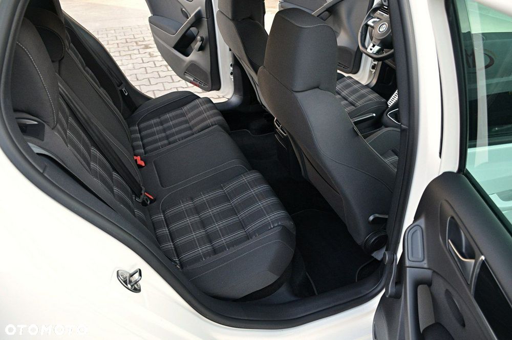 Volkswagen Golf - 19