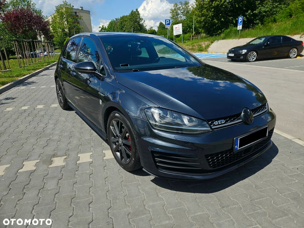 Volkswagen Golf - 11