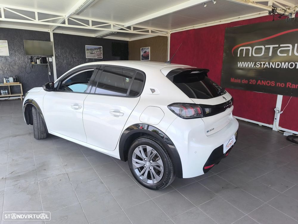 Peugeot e-208 Allure+ - 6