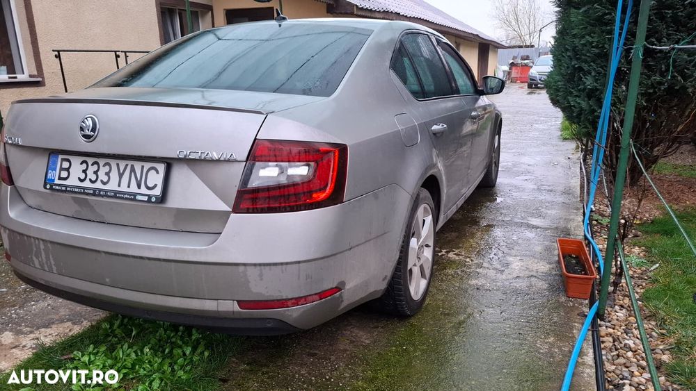 Skoda Octavia 2.0 TDI DSG Ambition - 4