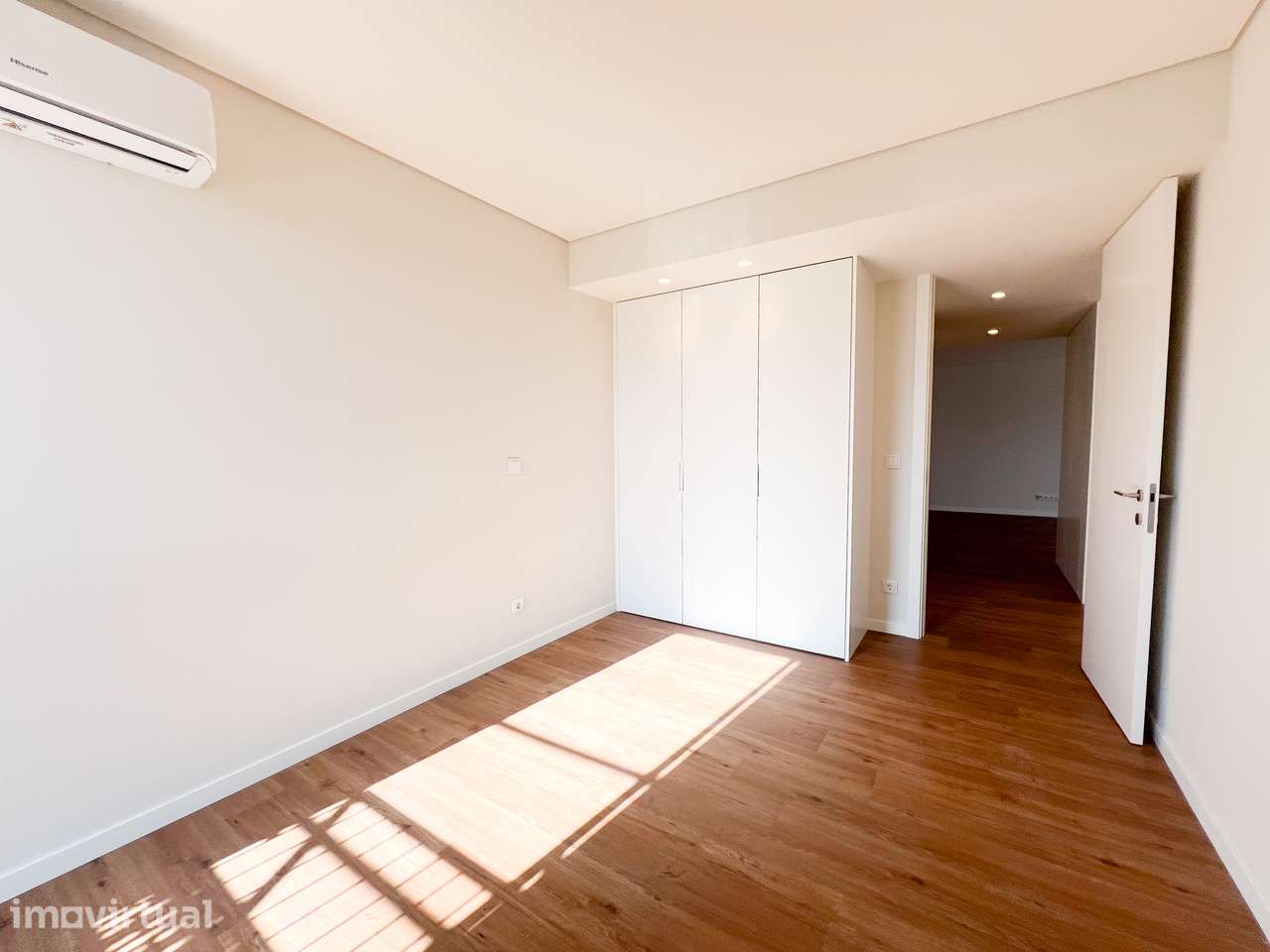 T2+1 Novo em condomínio privado, com lugar de garagem e arrumo - Grande imagem: 3/30