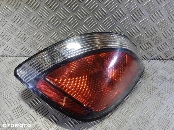 LAMPA PRAWA TYLNA KIA RIO 2