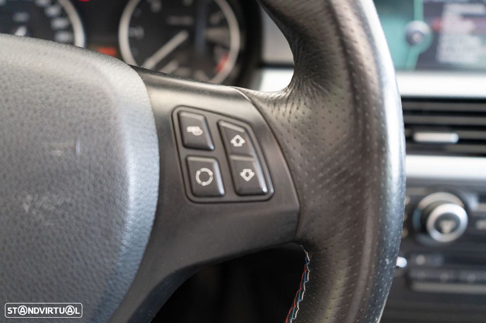 BMW 320 d Navigation Sport - 22