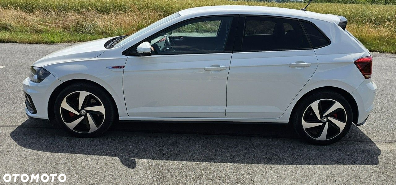 Volkswagen Polo - 2