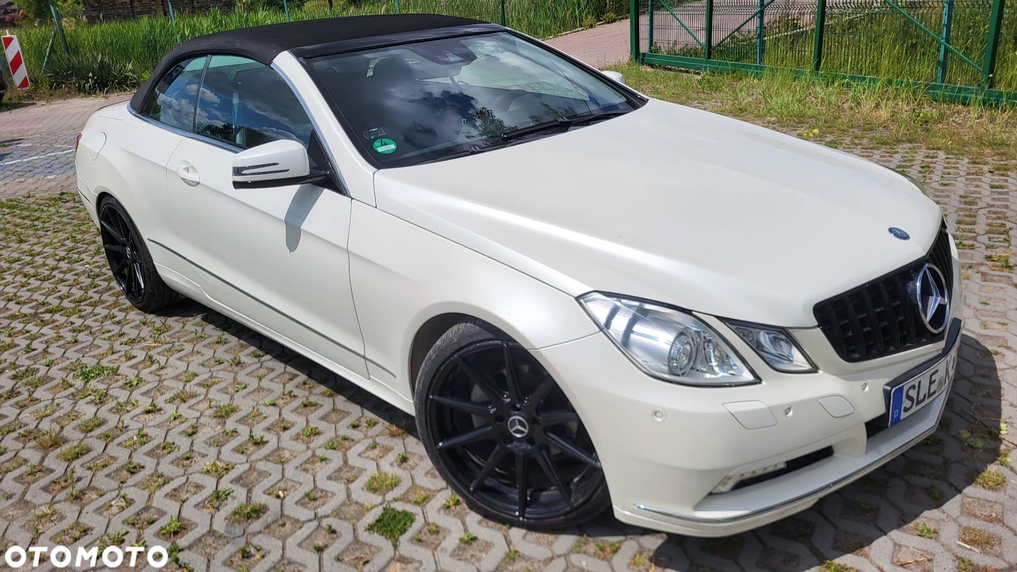 Mercedes-Benz Klasa E 250 CGI Cabrio BlueEFFICIENCY Automatik Avantgarde - 33