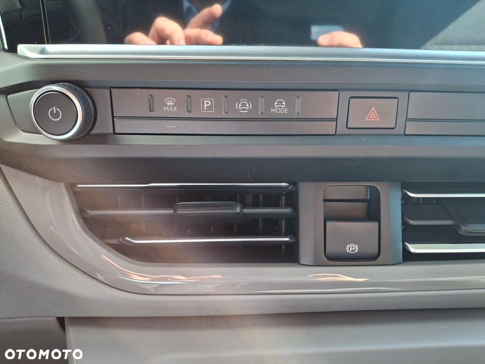 Volkswagen Caravelle - 8