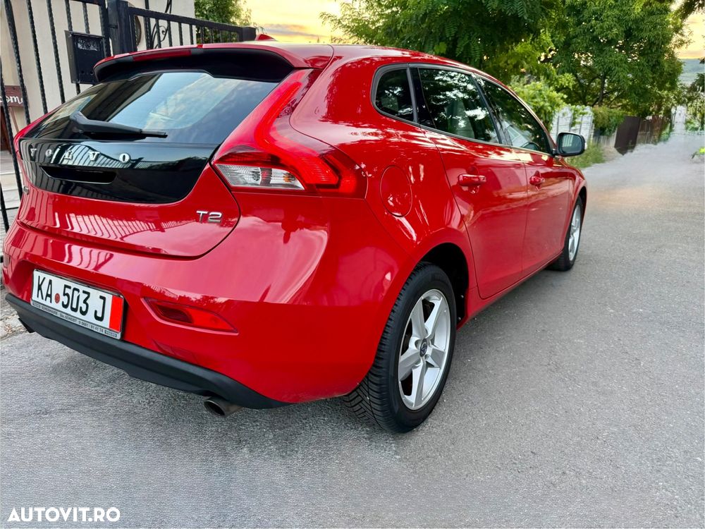 Volvo V40 T2 Momentum - 39