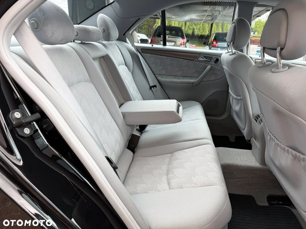 Mercedes-Benz Klasa C 200 Kompressor Automatik Avantgarde - 30