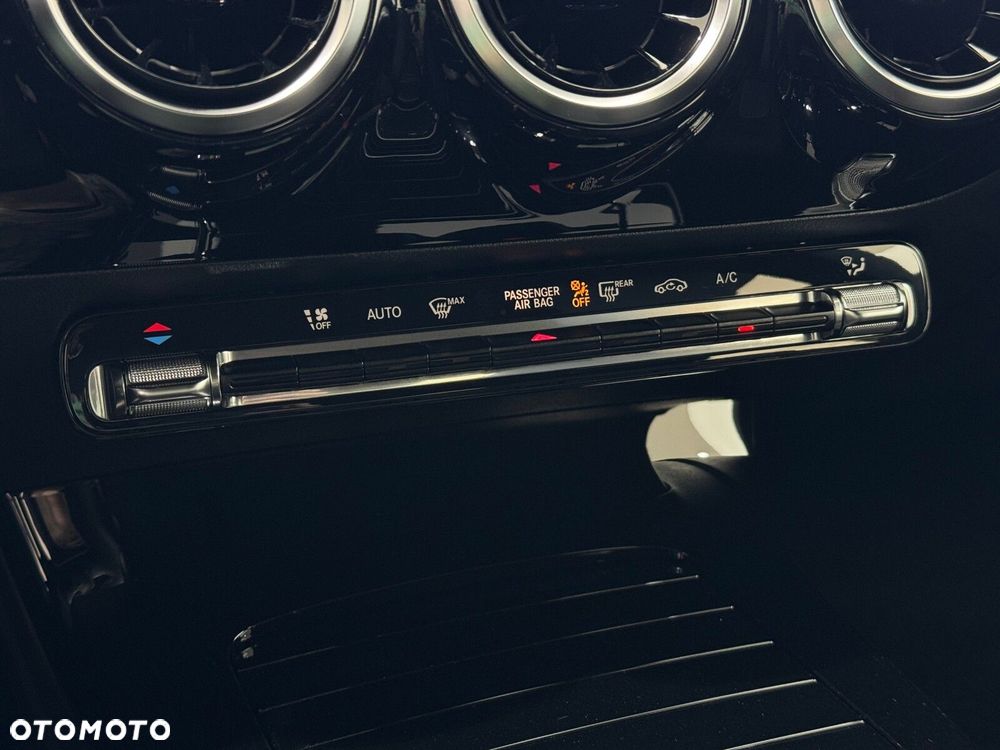 Mercedes-Benz CLA - 23