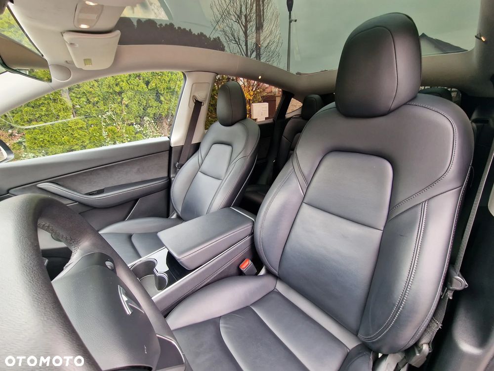 Tesla Model Y Long Range AWD - 8