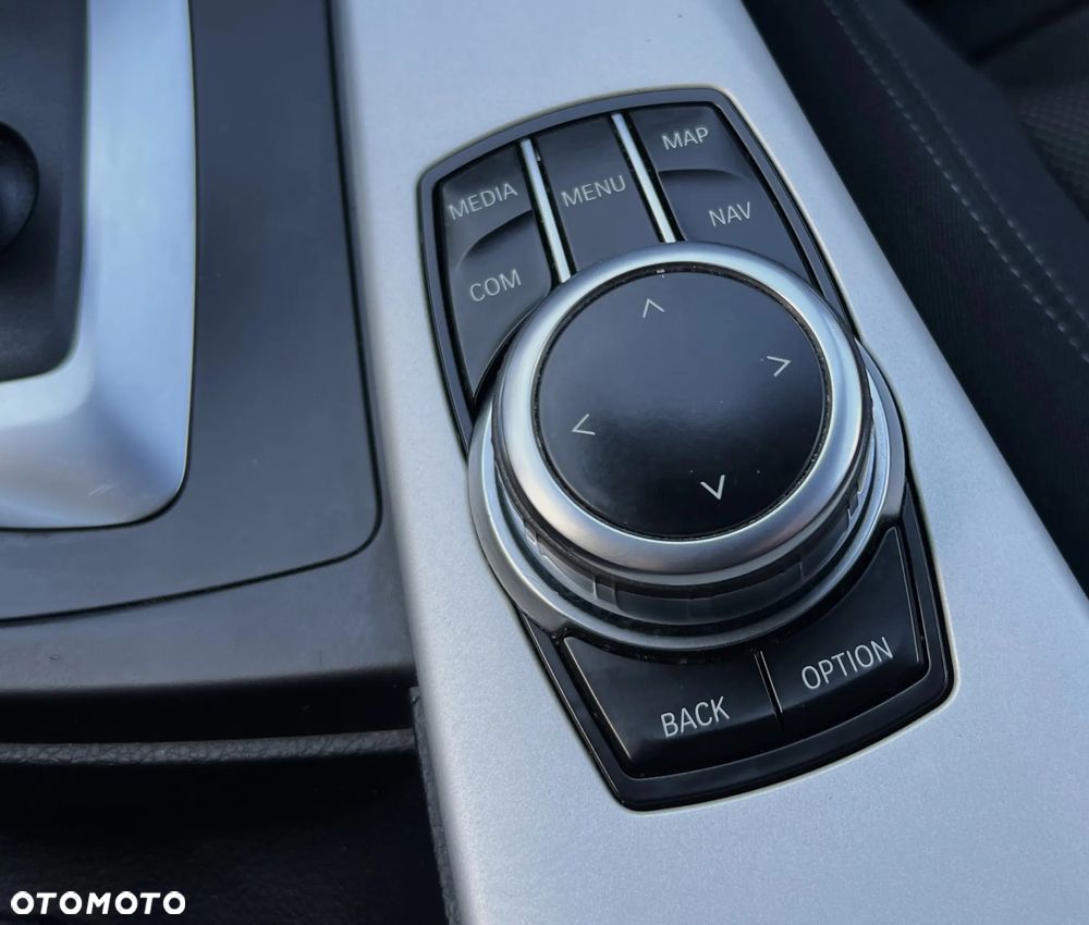 BMW Seria 3 318i Sport Line - 27