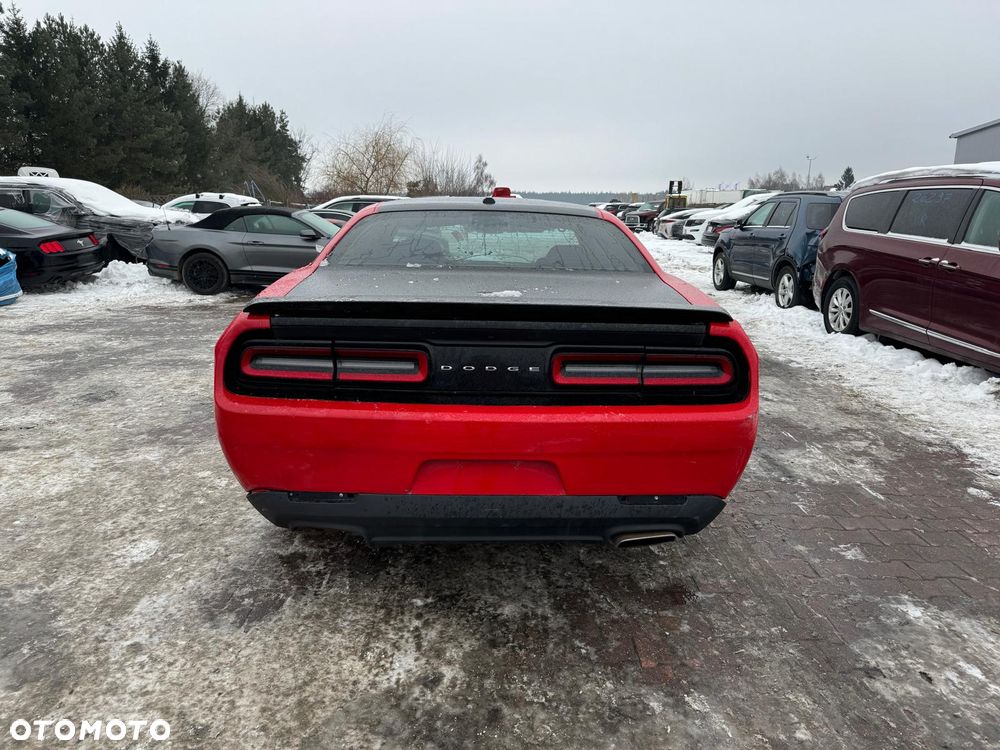 Dodge Challenger - 8