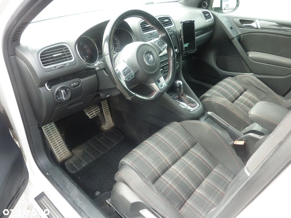 Volkswagen Golf 2.0 GTI DSG - 5