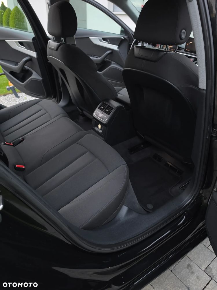 Audi A4 Limousine - 37