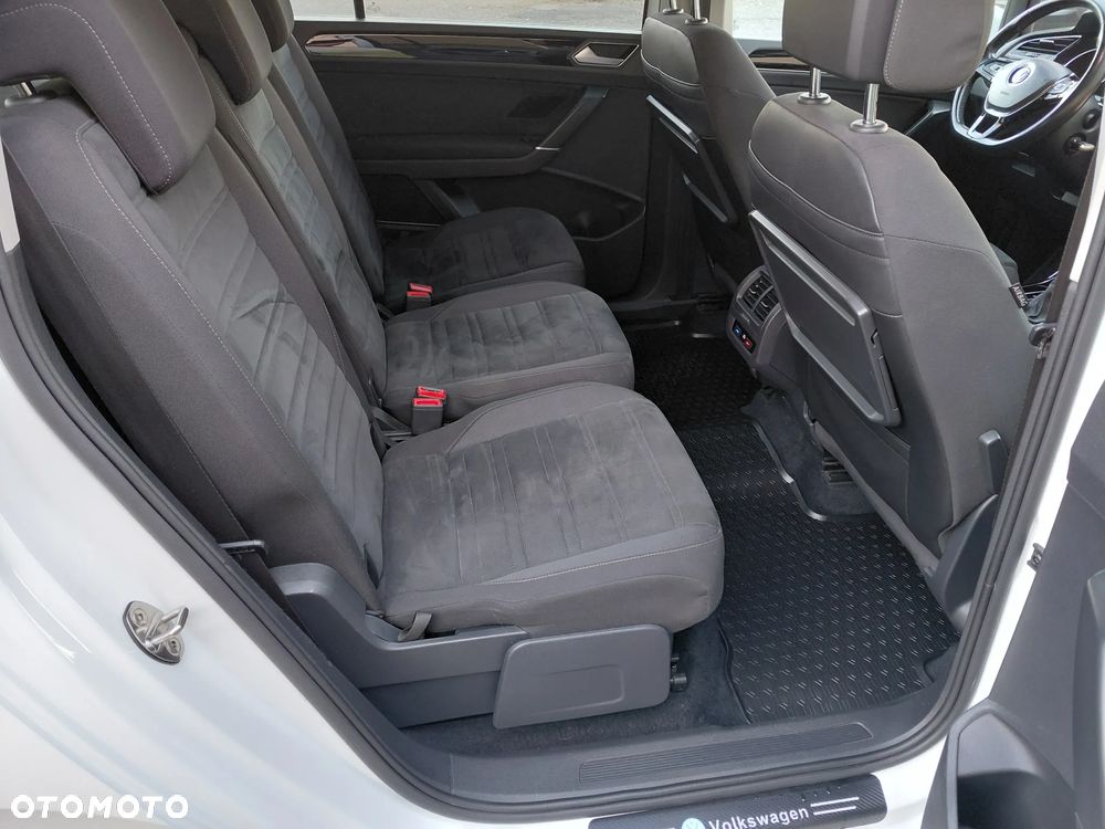 Volkswagen Touran - 25