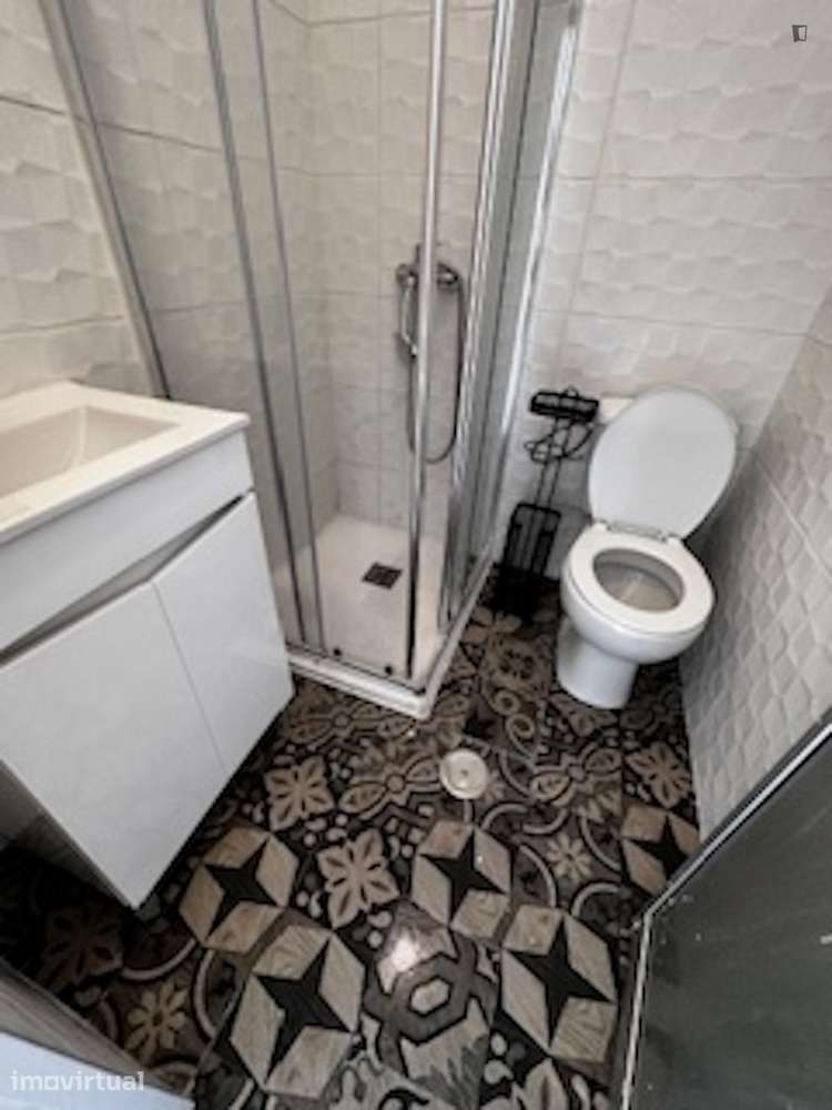 Quarto - localizado em Montes Claros Coimbra - Grande imagem: 5/38