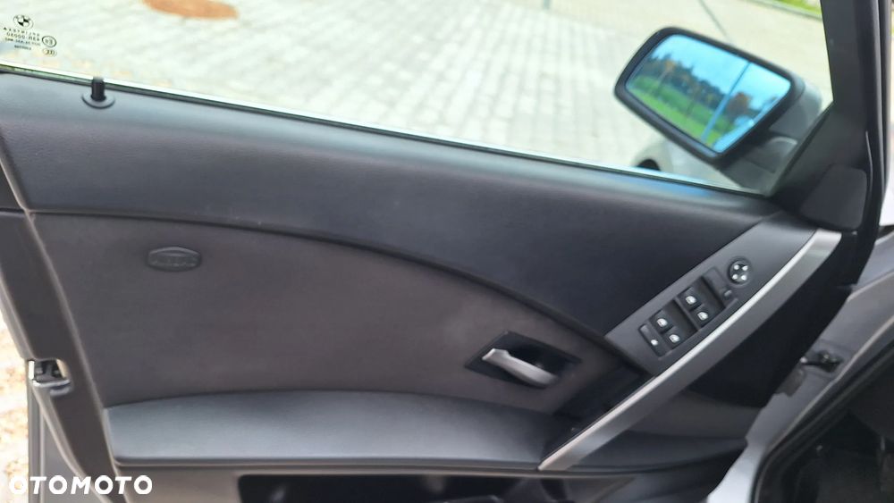 BMW Seria 5 523i - 14