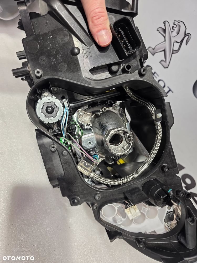 BMW E92 / E93 PRAWY BI-XENON SKRĘTNY DYNAMIC PRAWA LAMPA PRZEDNIA PRZÓD , NR 7239932 / 7239932-07 / 0301261284 , NR AUKCJI LPP201 - 40