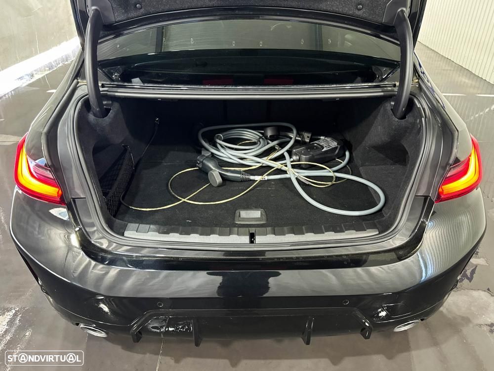 BMW 330 e Pack Desportivo M Auto - 51