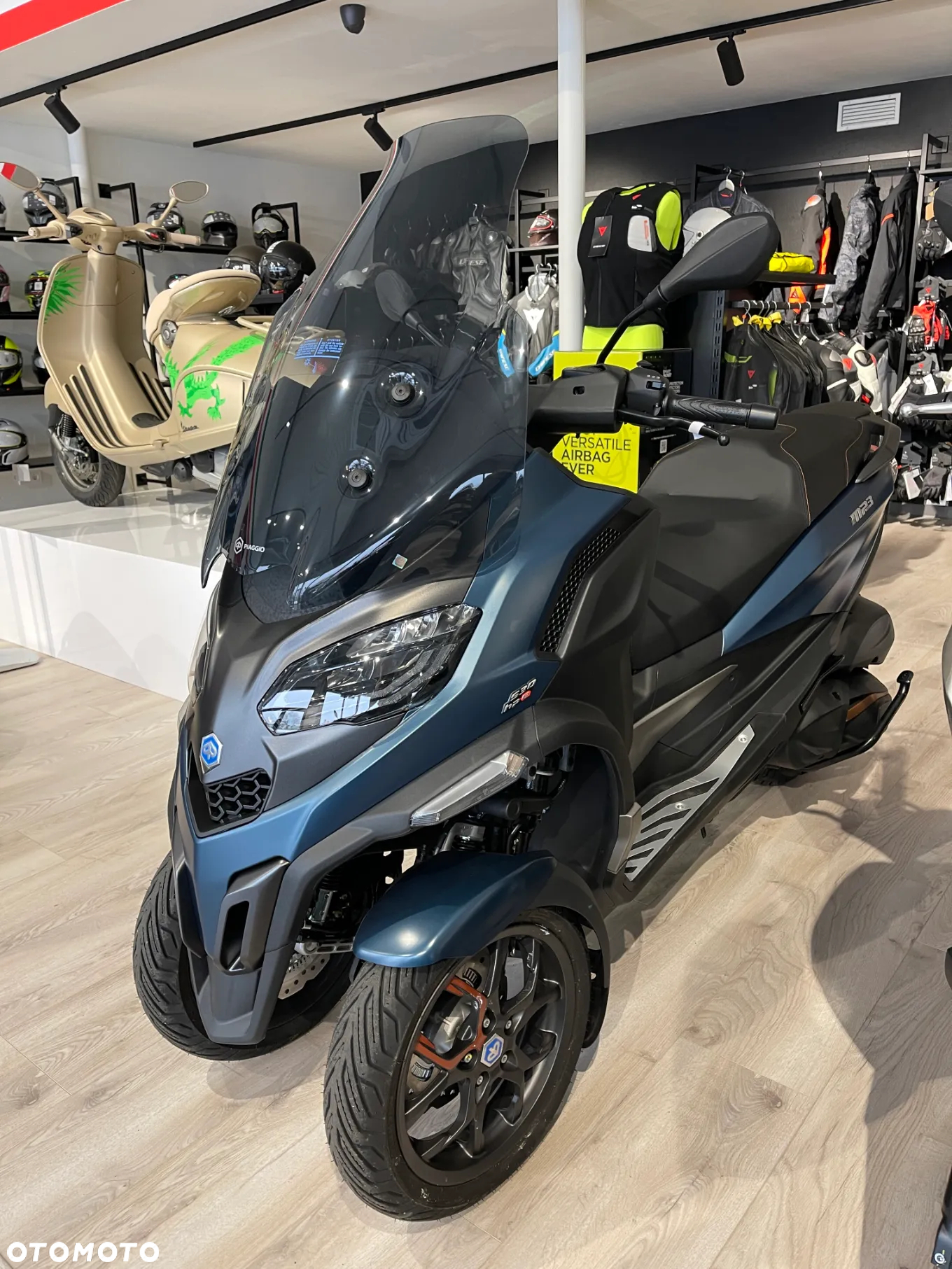 Piaggio MP-3 - 4