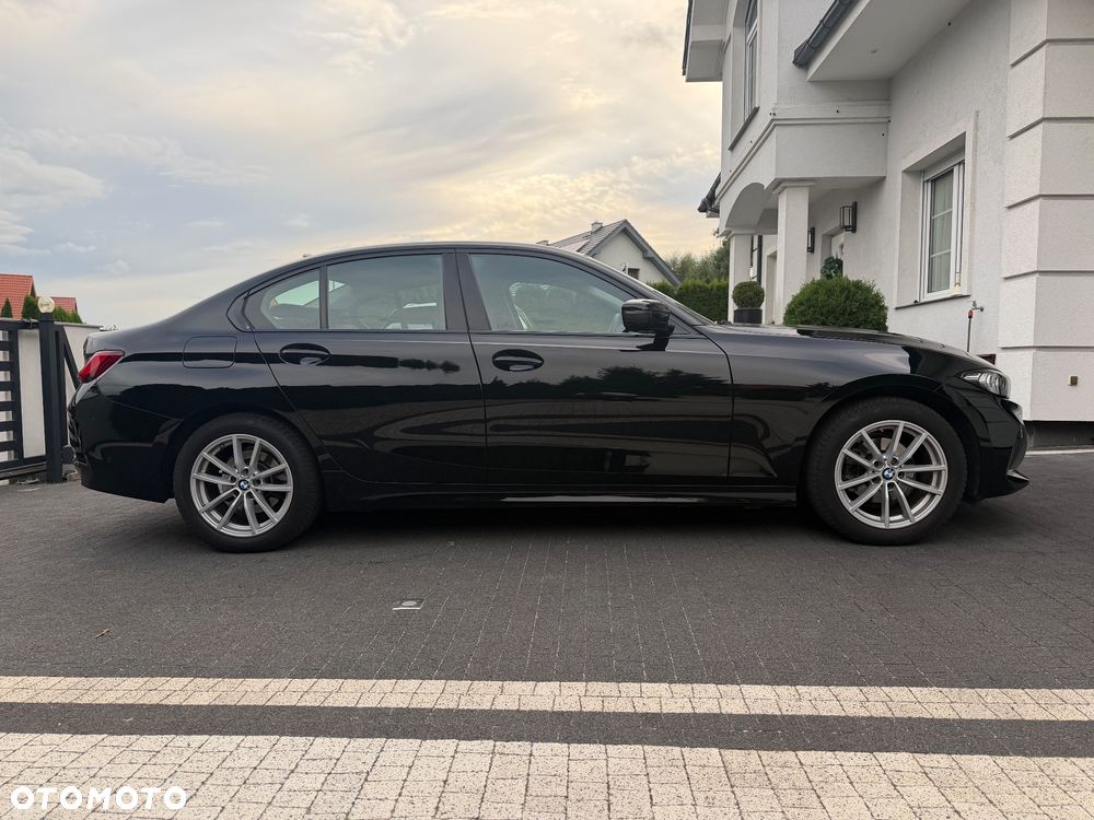 BMW Seria 3 318i - 4