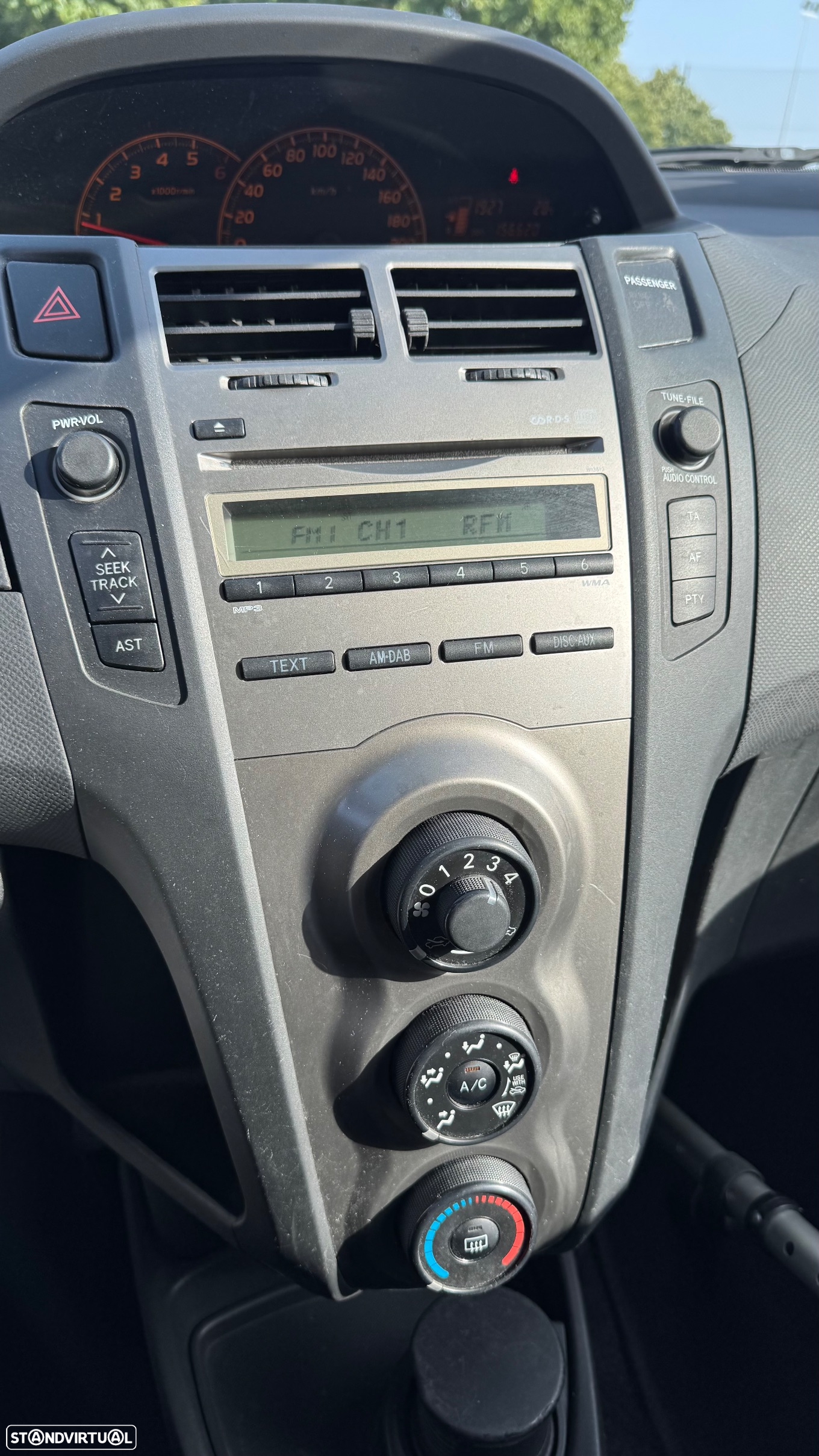 Toyota Yaris 1.4 D-4D AC Manual - 8