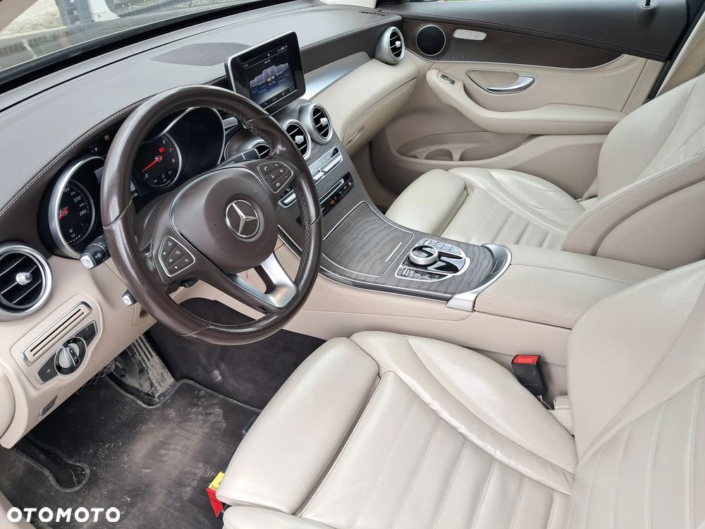 Mercedes-Benz GLC 250 4Matic 9G-TRONIC AMG Line - 38