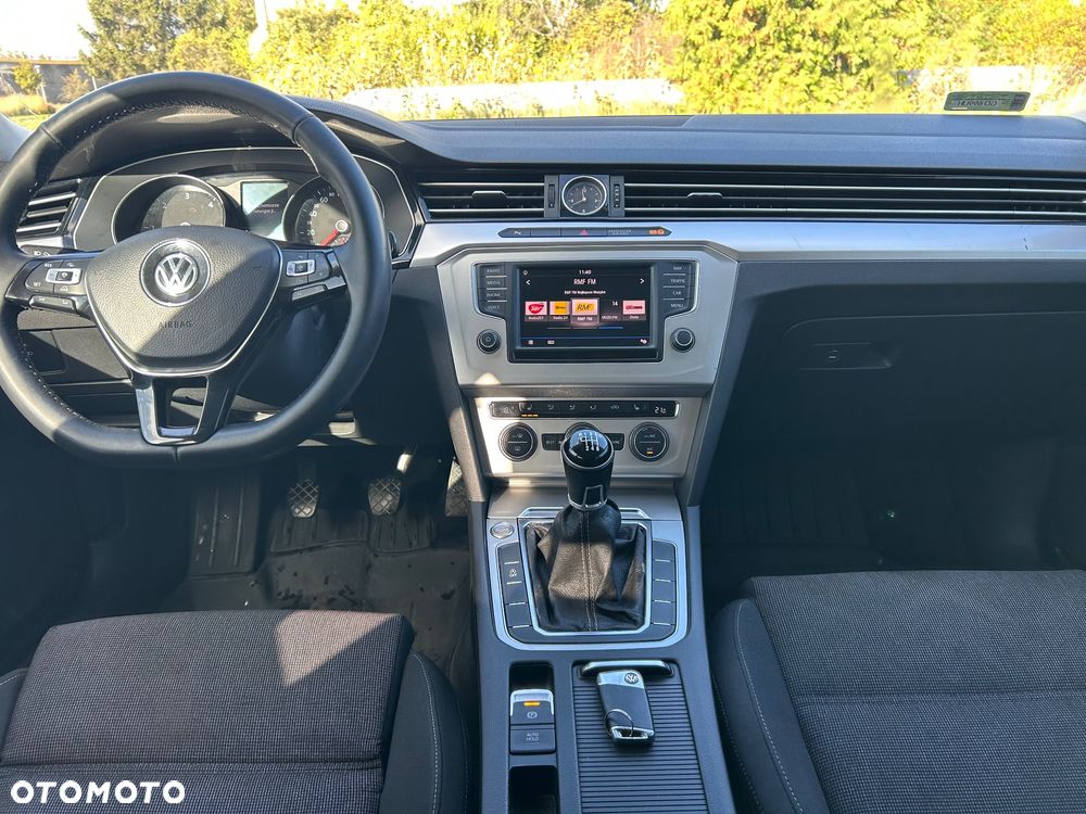 Volkswagen Passat - 16
