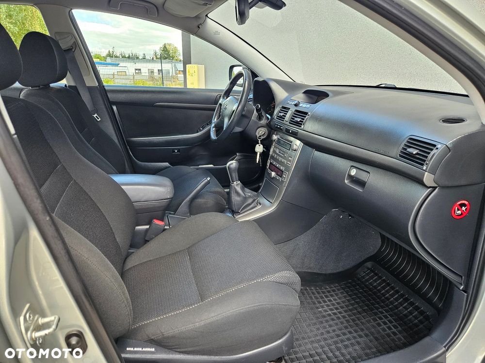 Toyota Avensis - 7