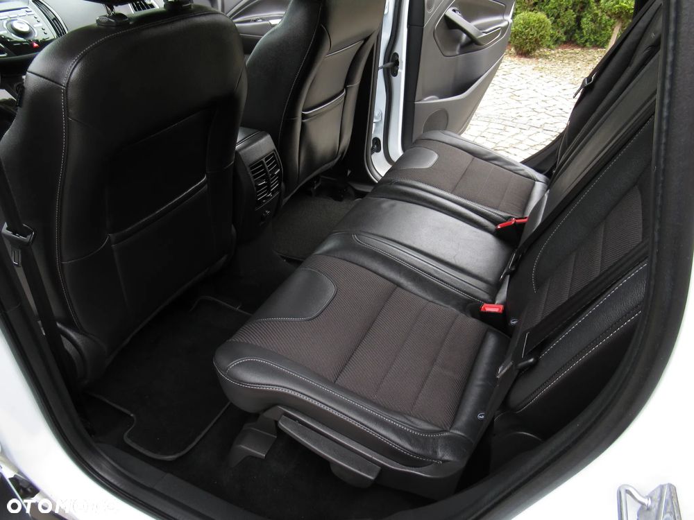 Ford Kuga 1.6 EcoBoost 2x4 Titanium - 36