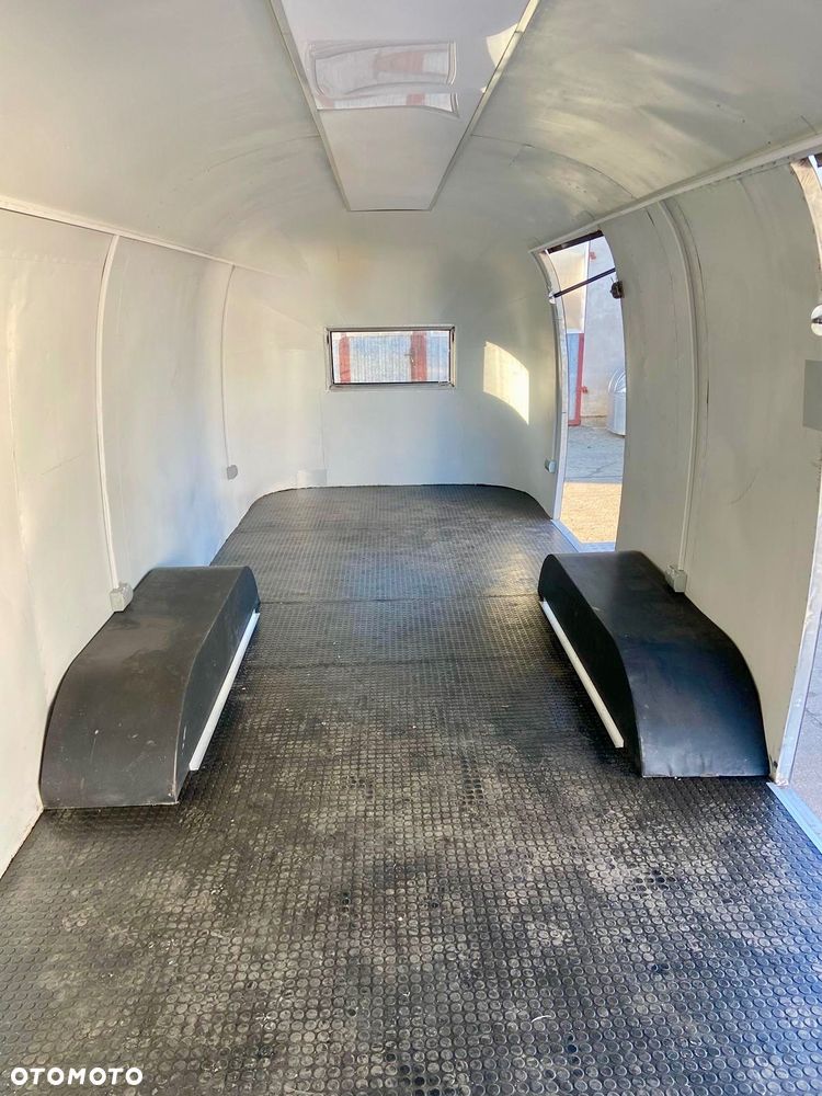 Airstream Ambasador Land Yacht - 7
