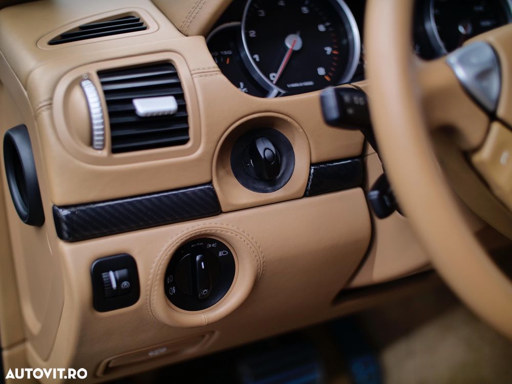 Porsche Cayenne - 21