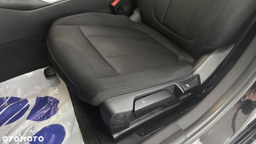 BMW Seria 3 318d MHEV - 13
