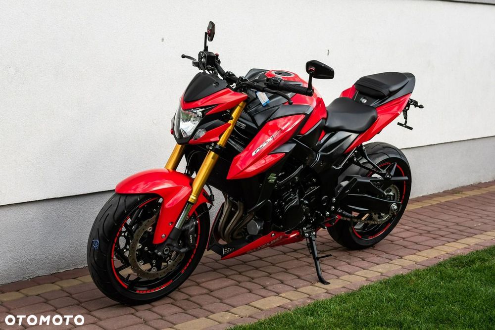 Suzuki GSX - 7