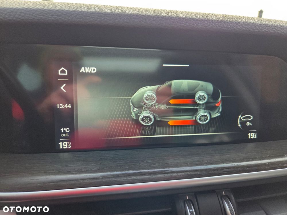 Alfa Romeo Stelvio 2.0 Turbo 16V AT8-Q4 Veloce - 30