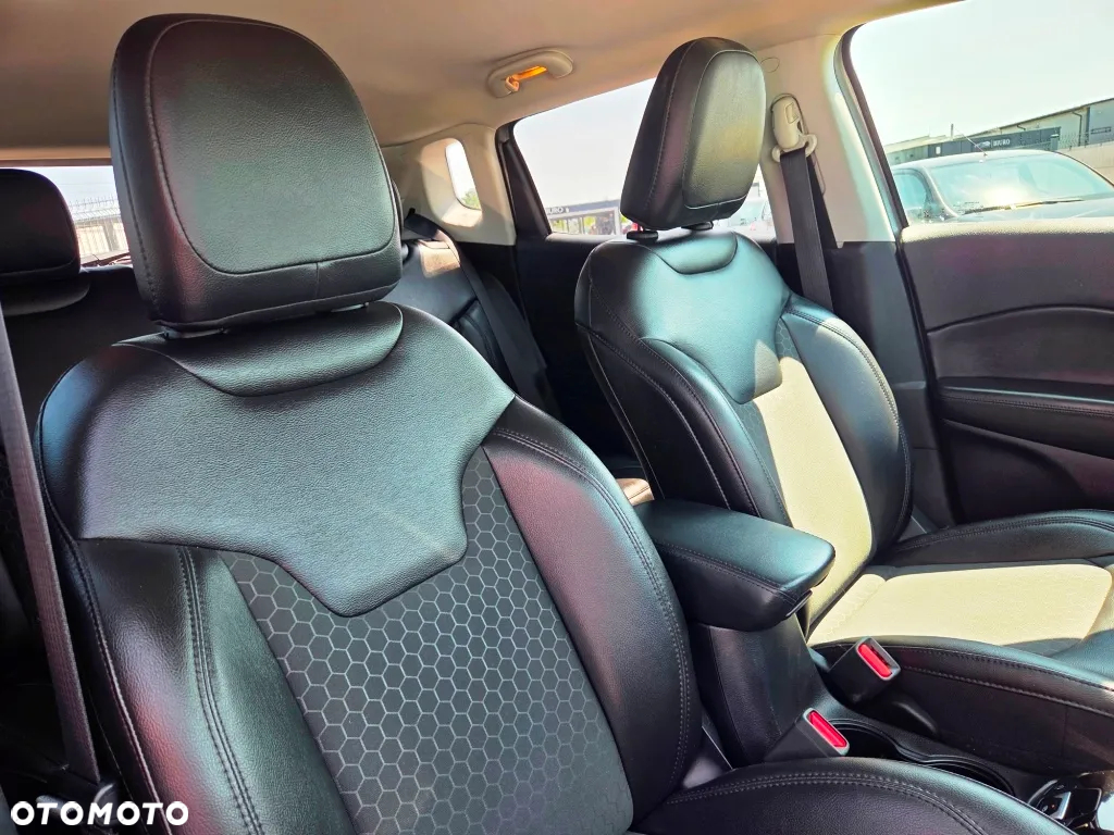Jeep Compass 1.4 MultiAir Longitude - 32