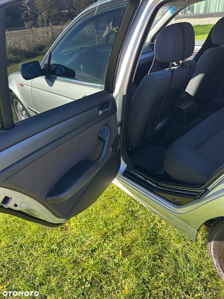 BMW Seria 3 320i - 16