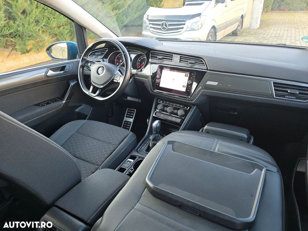 Volkswagen Touran - 10