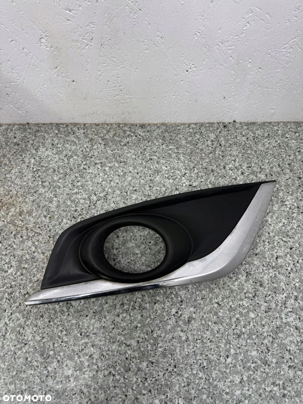 KRATKA RAMKA HALOGENU LEWY PRZÓD VOLVO C70 II 2009-2013 31323594 - 1