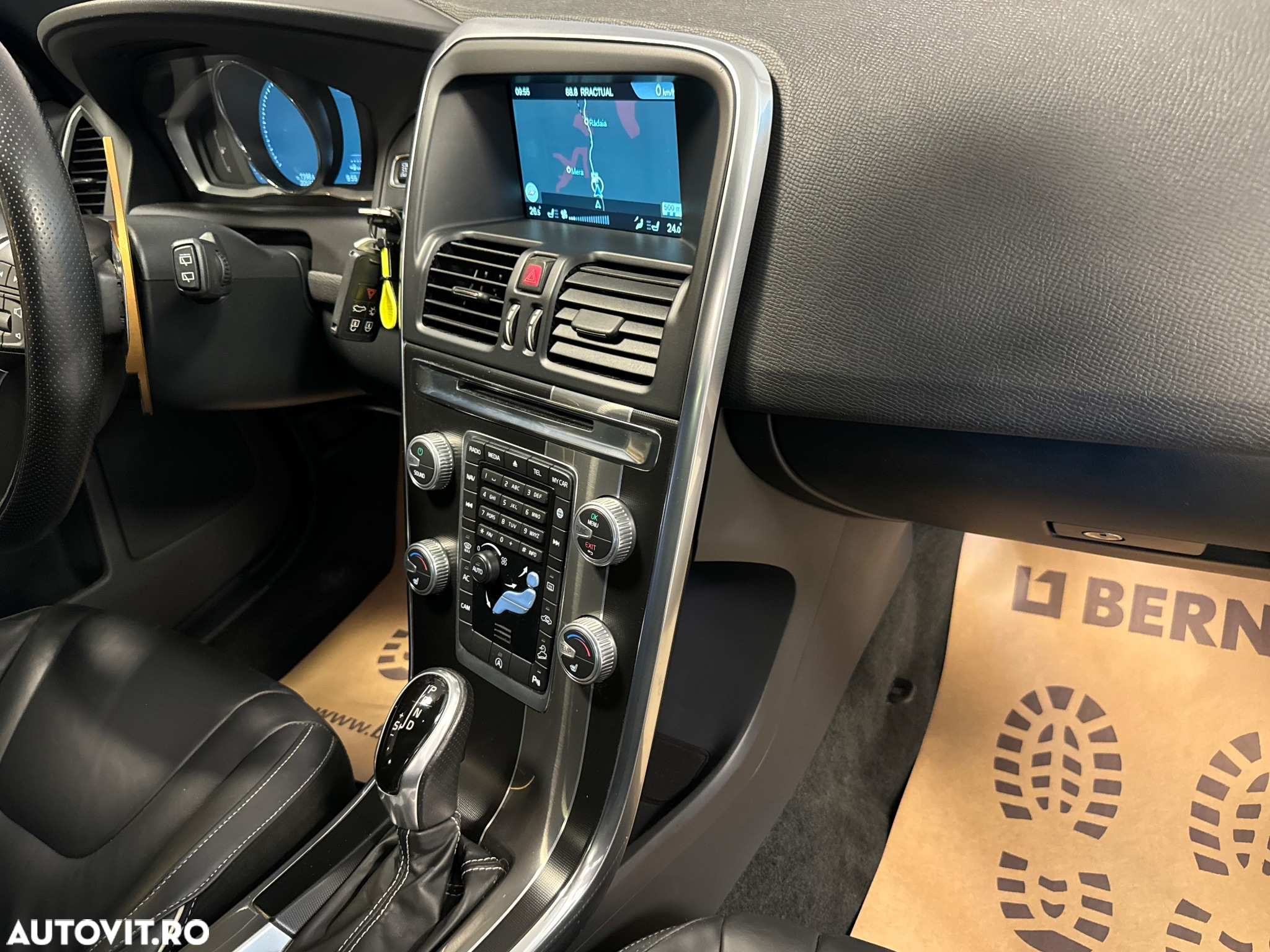 Volvo XC 60 D4 AWD Geartronic Momentum - 28