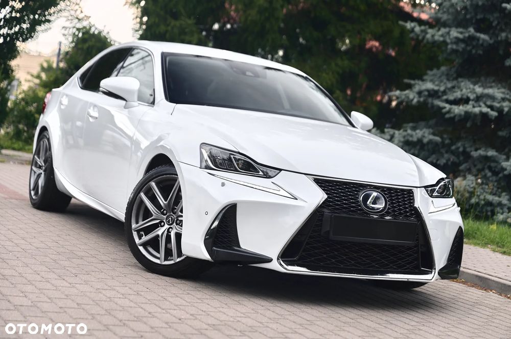 Lexus IS 200t / 300 F Sport - 17