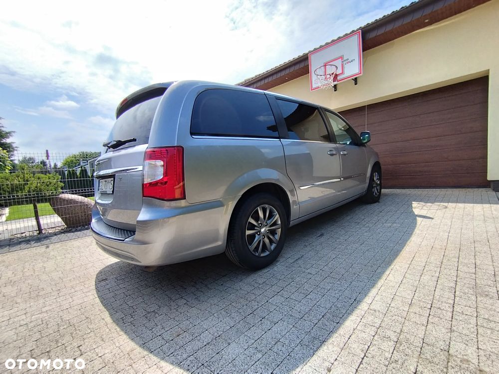 Chrysler Town & Country - 5