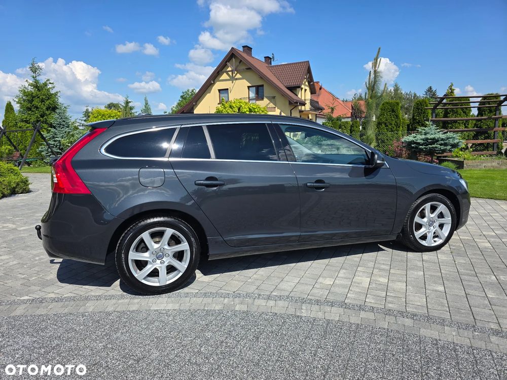 Volvo V60 D4 Geartronic Momentum - 17