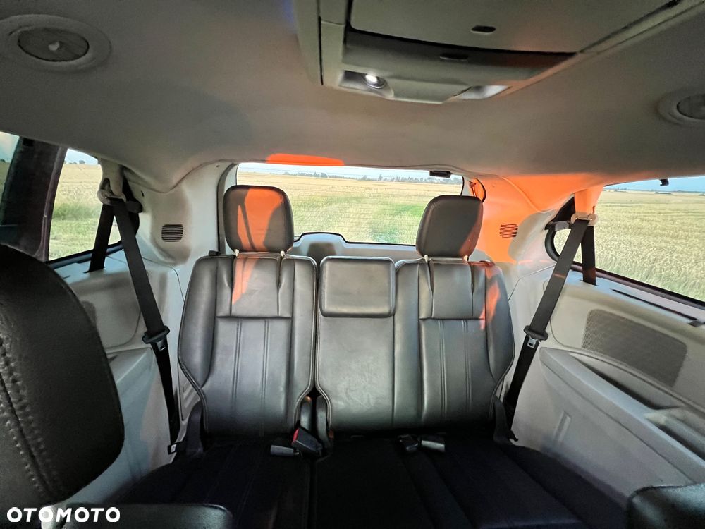 Chrysler Town & Country 3.6 Limited - 14